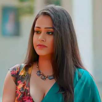 Priya Roy Photo